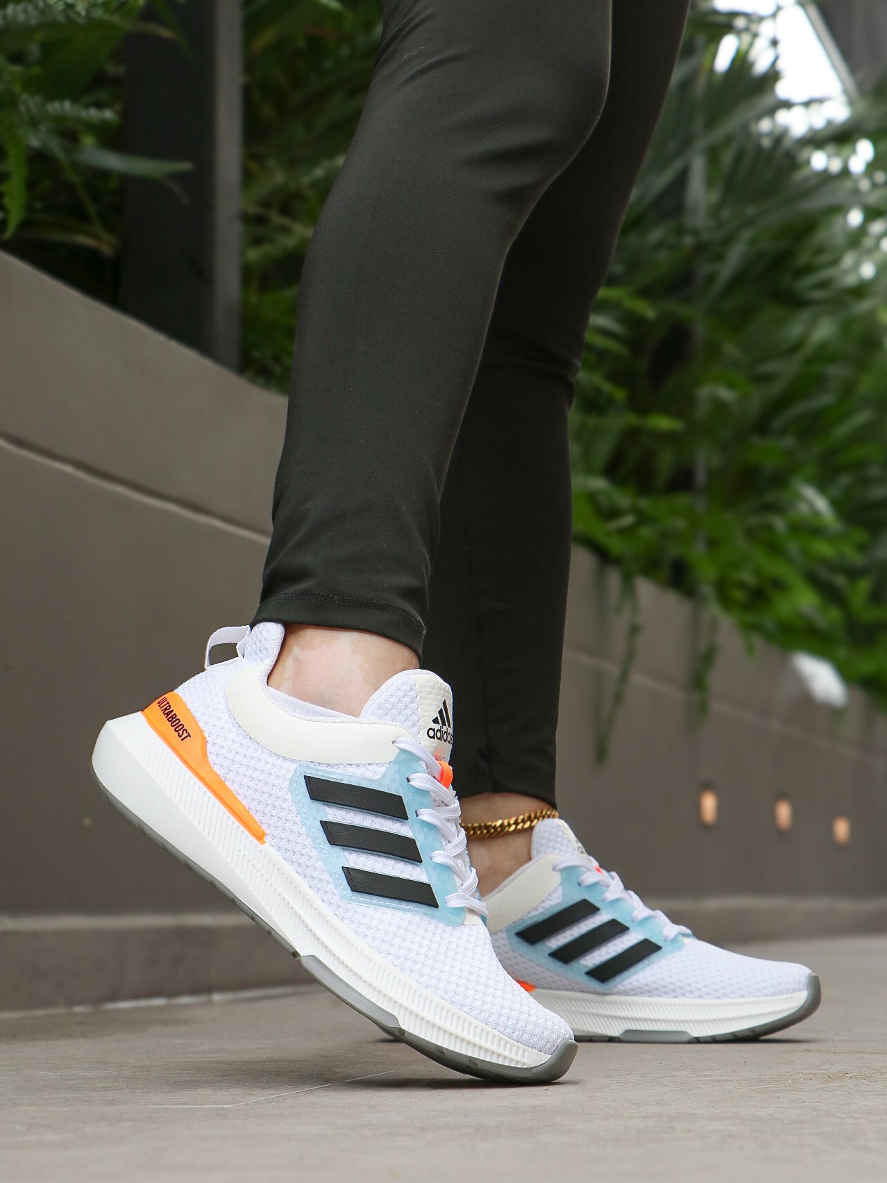 ADIDAS ULTRABOOS 716