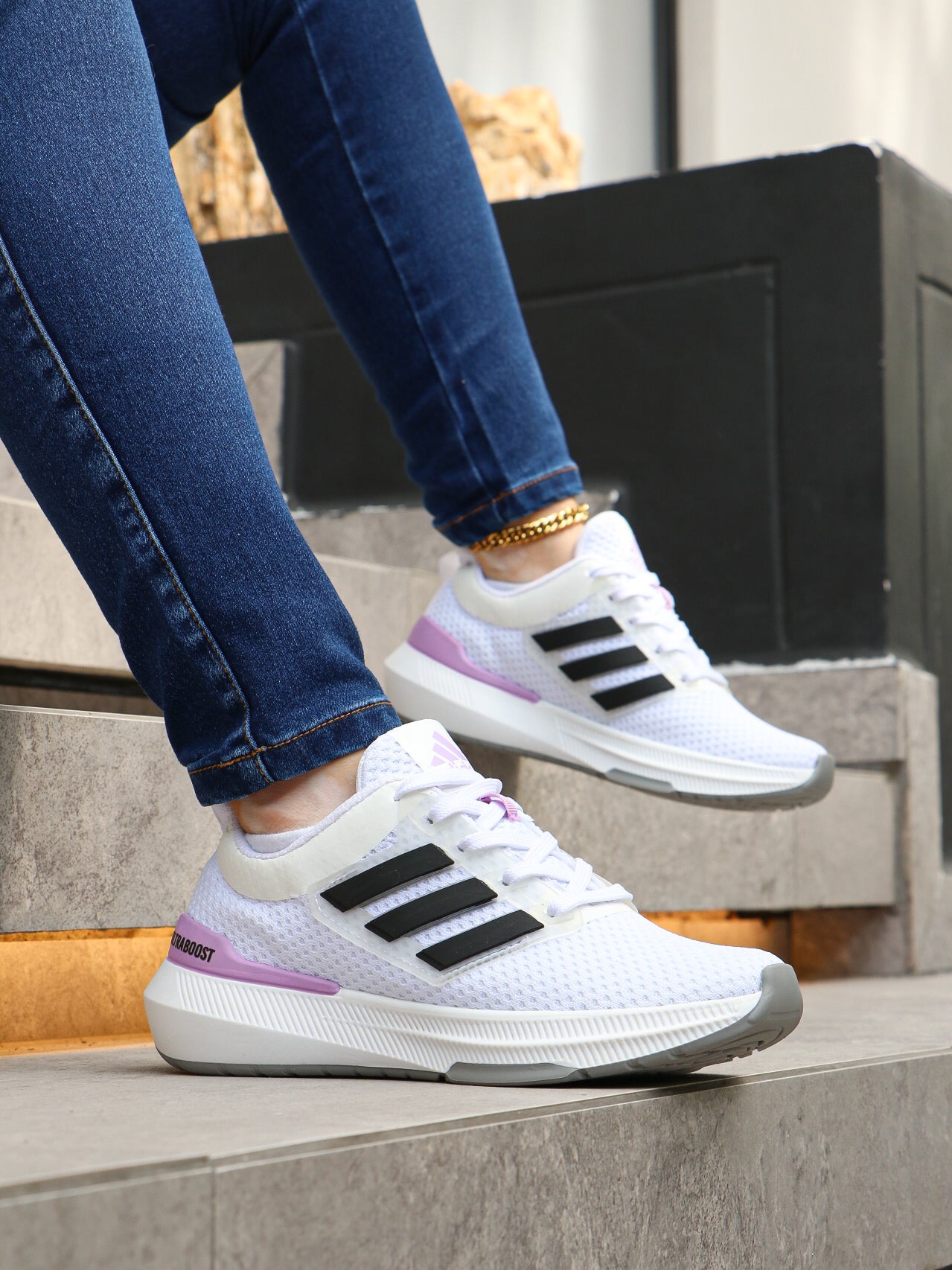 ADIDAS ULTRABOOS 716